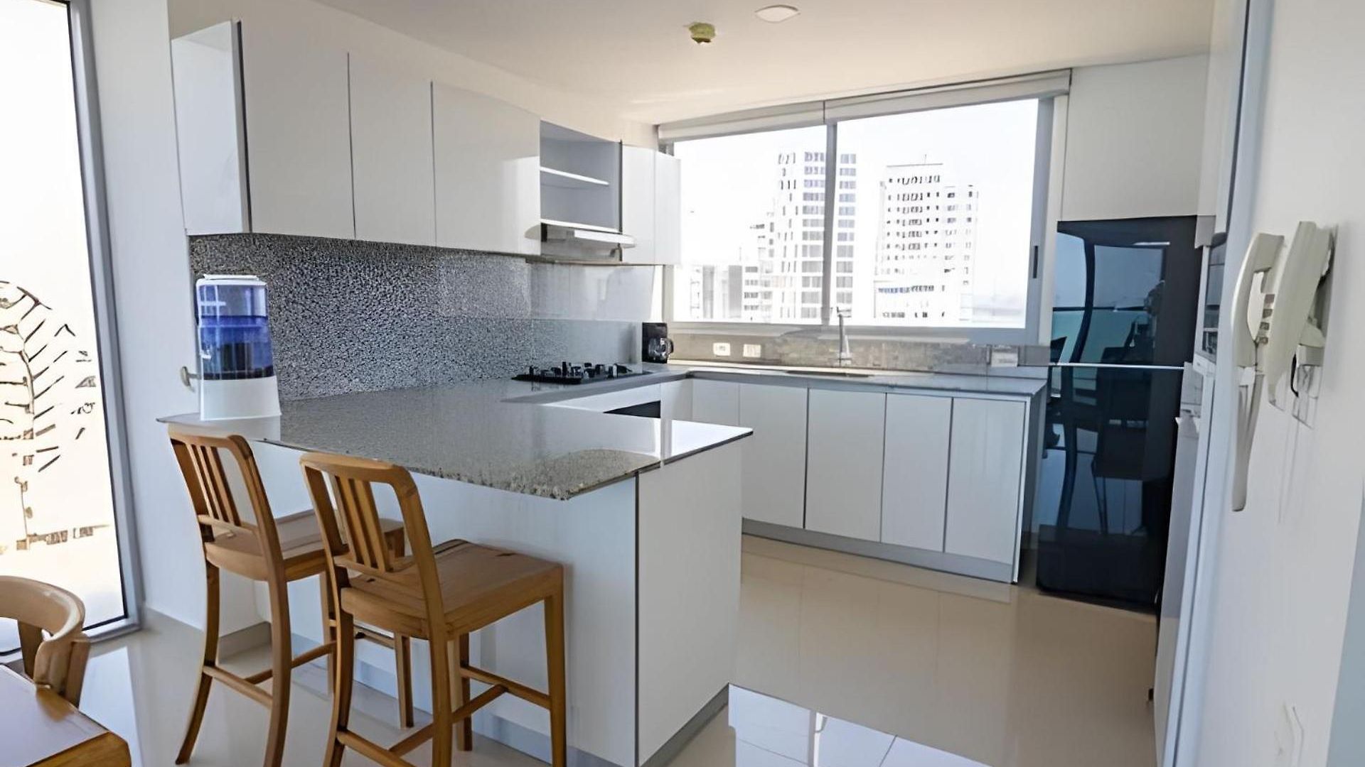 Apartamento Hermoso Apto Frente Al Mar - Morros Piso 9 *