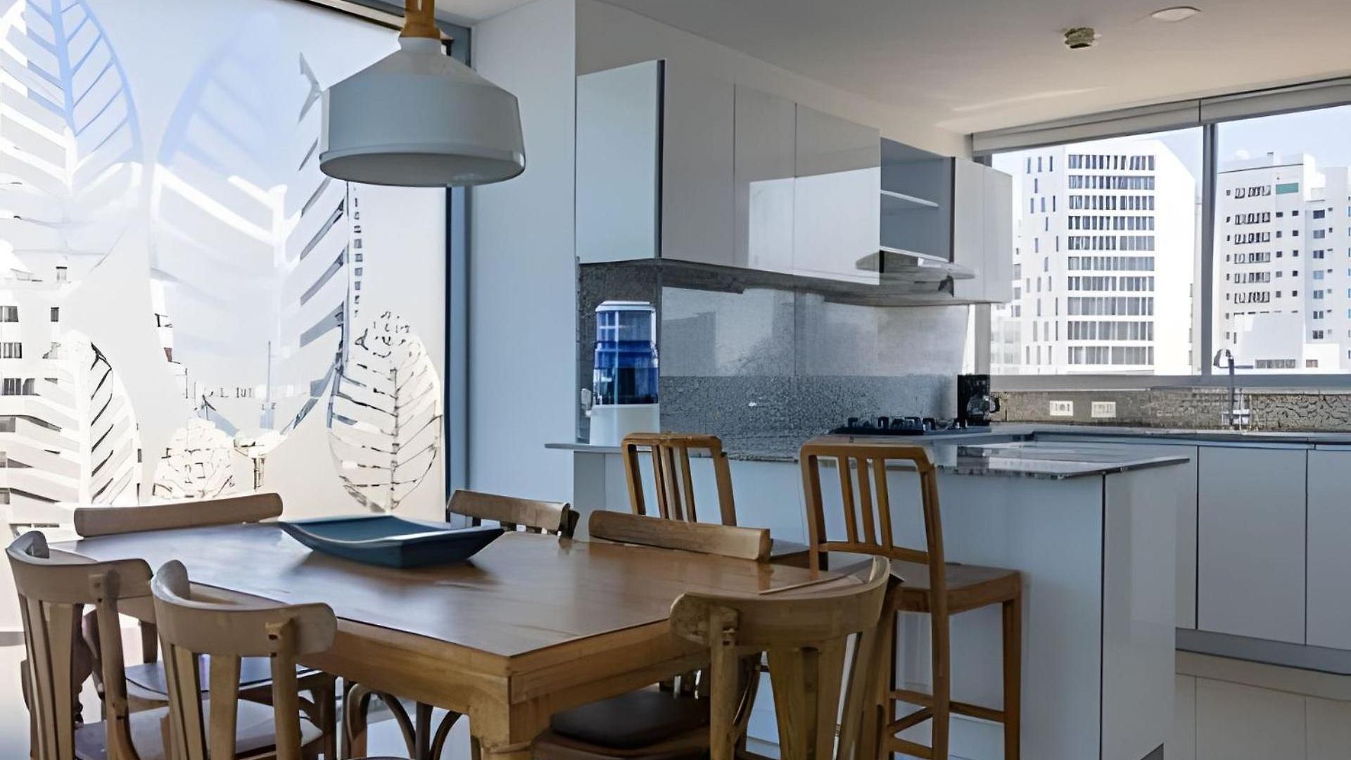 Apartamento Hermoso Apto Frente Al Mar - Morros Piso 9 *