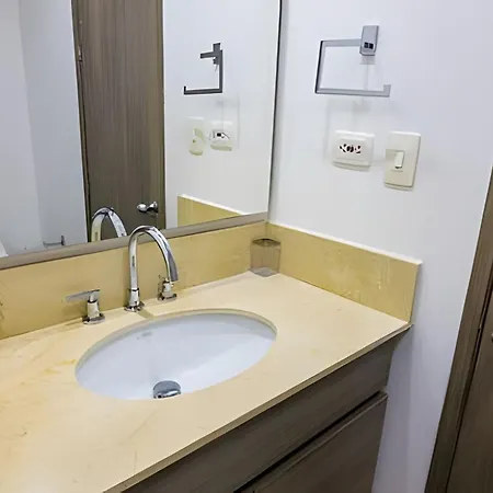 Hermoso Apto Frente Al Mar - Morros Piso 9 Apartamento *