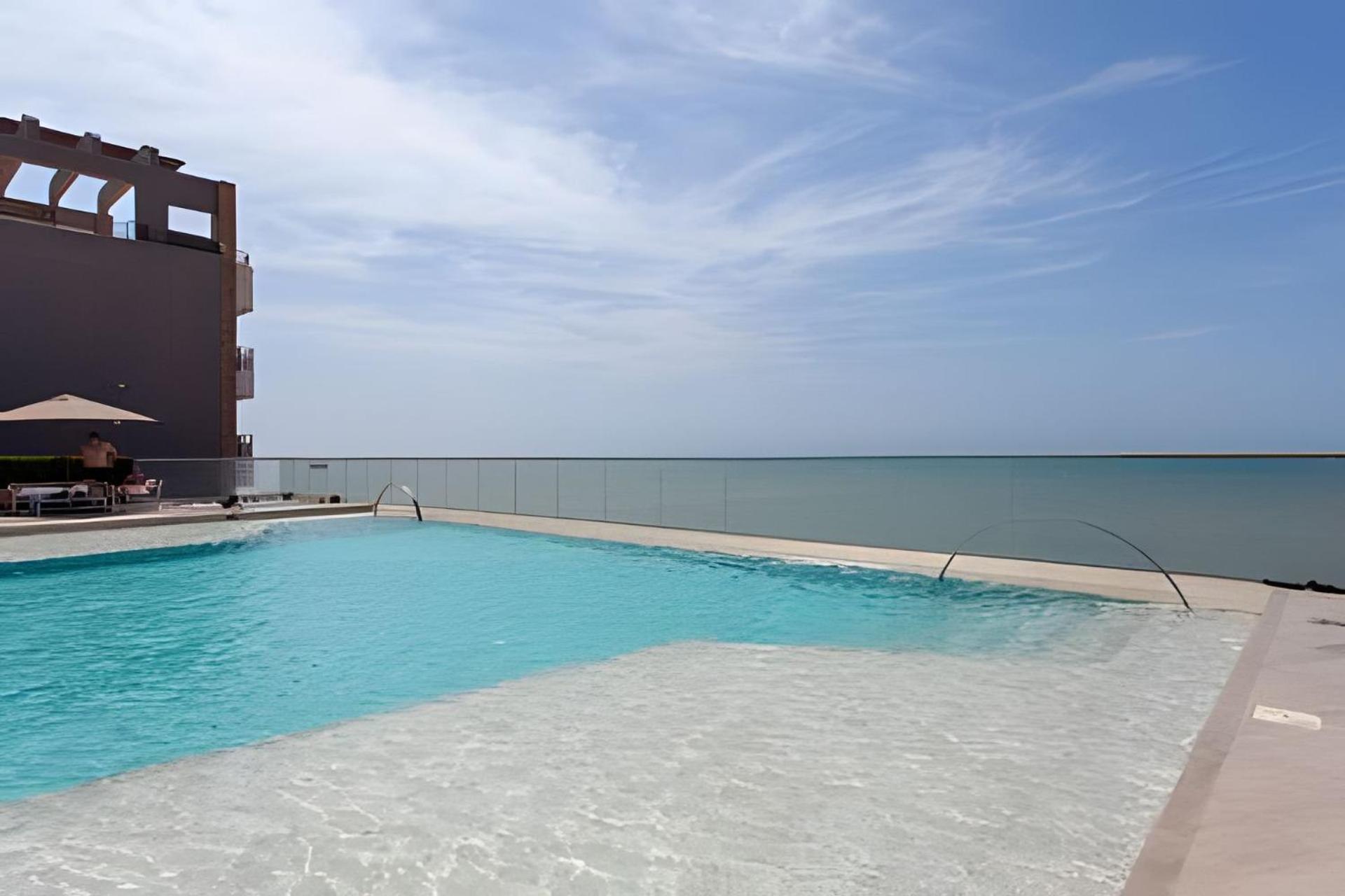 Hermoso Apto Frente Al Mar - Morros Piso 9